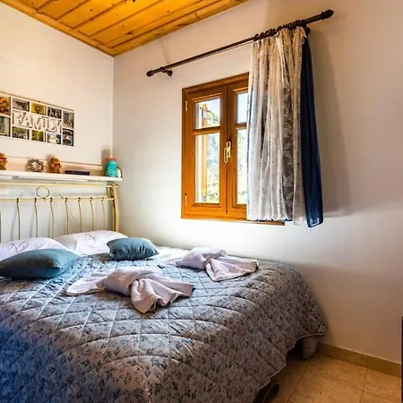 Stone - Comfy Mountain Getaway Apartment