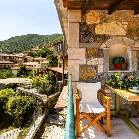 Stone - Comfy Mountain Getaway Apartment