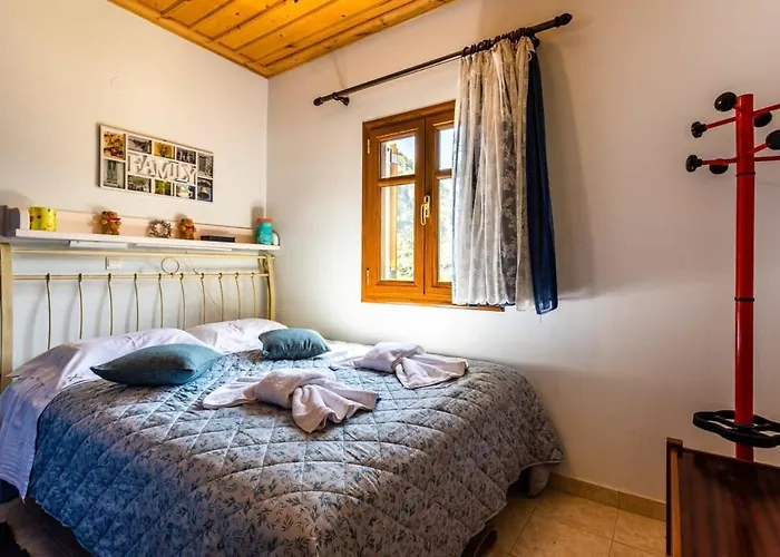 Stone - Comfy Mountain Getaway Apartment