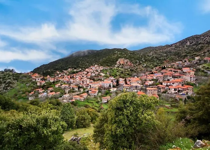 Stone - Comfy Mountain Getaway Apartment Stemnitsa