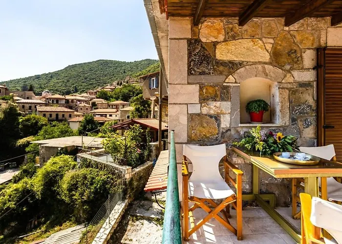 Stone - Comfy Mountain Getaway Apartment